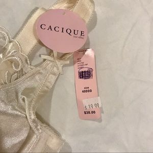Cacique Intimates & Sleepwear - Cacique 40DDD balconette bra in cream Cacique Intimates & Sleepwear - Cacique 40DDD balconette bra in cream